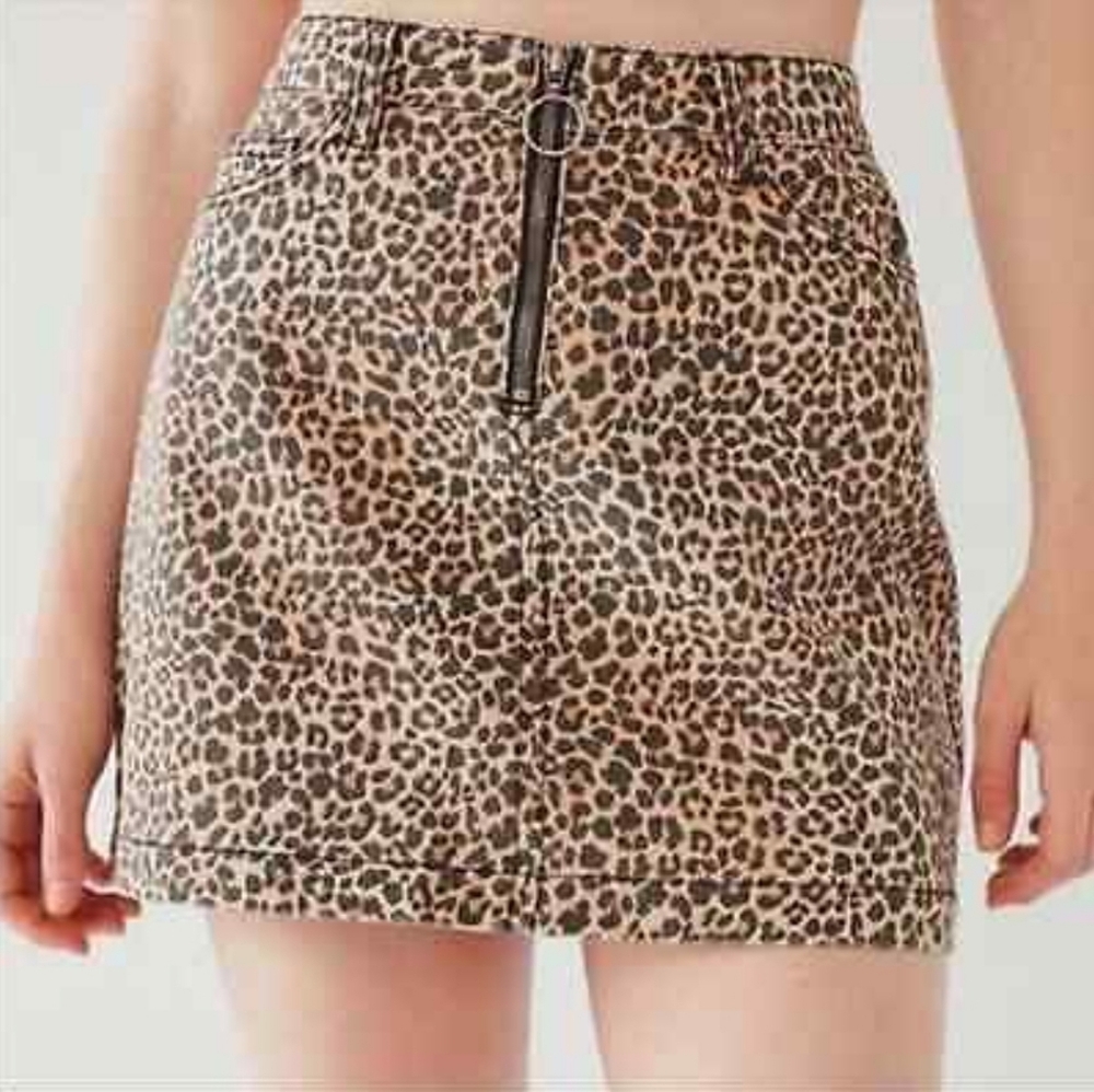 NWT ❗️ BDG XS size leopard cheetah mini skirt tan black front zip